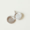 Dije Locket estrellas en plata con moissanita ( pre- order)