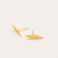 ARETES MINI PLUMA JEROGLIFICO BAÑO EN ORO