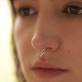 PIERCING CHEVRON DOBLE BAÑO EN ORO