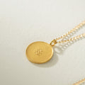 COLLAR MEDALLON AGUA BAÑO EN ORO
