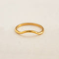 ANILLO ONDA BAÑO EN ORO