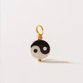 dije yin yang baño en oro